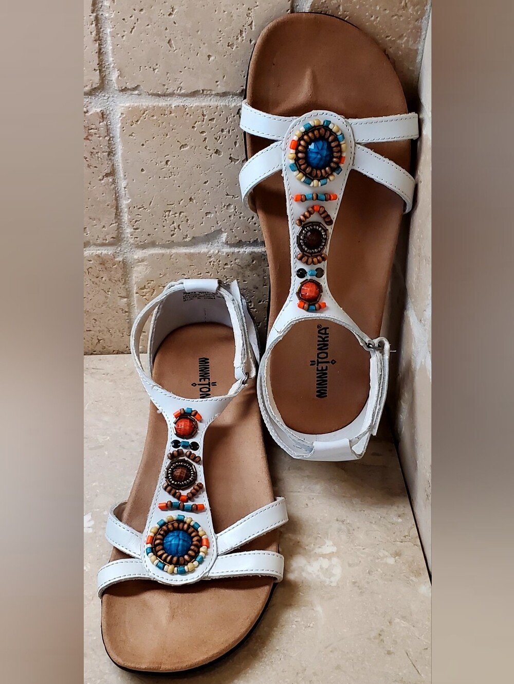 Minnetonka White Leather Beaded T-Strap Women's Sandals Size 8